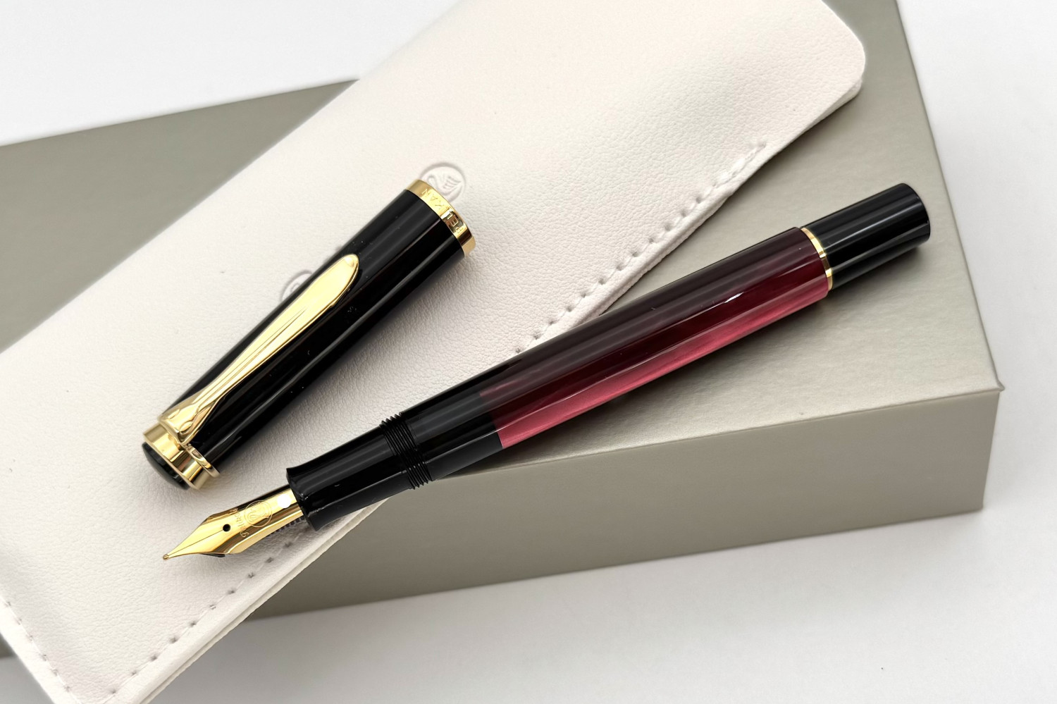 PelikanSEClassicM200MarbledRedFP_A